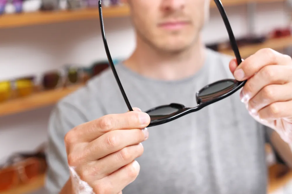 Maximizing Savings: An Online Buying Guide for Prescription Sunglasses