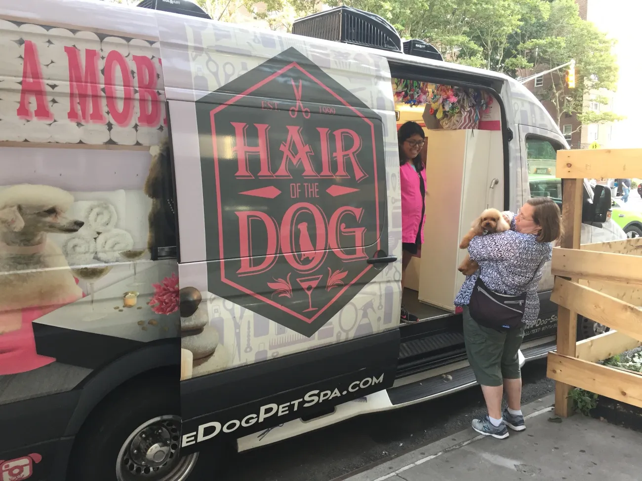 Exploring the Advantages of Mobile Pet Grooming for Busy Pet Owners