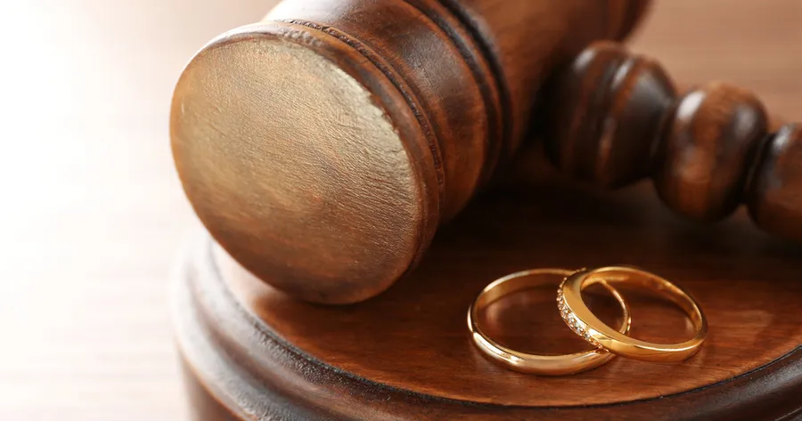 Navigating Divorce: The Lawyer Advantage