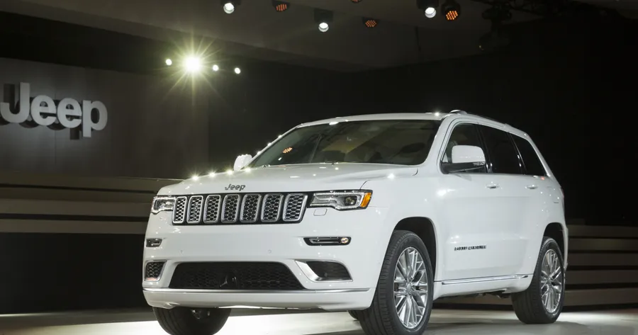 Inside the 2017 Jeep Grand Cherokee