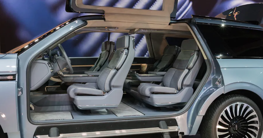 Inside the 2017 Lincoln Navigator