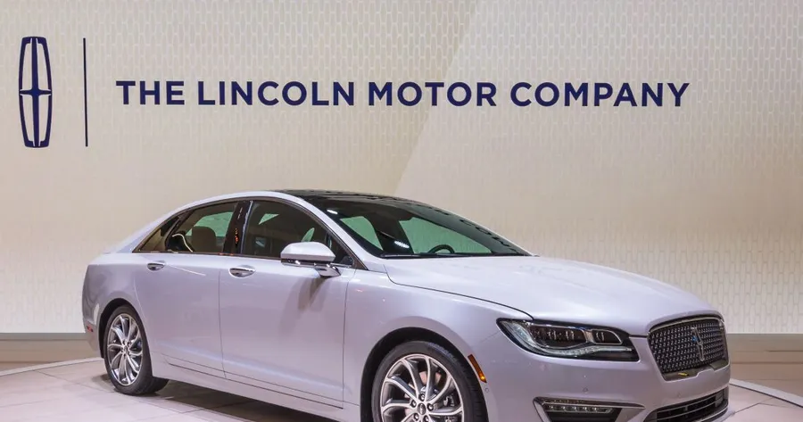 Inside the 2017 Lincoln MKZ