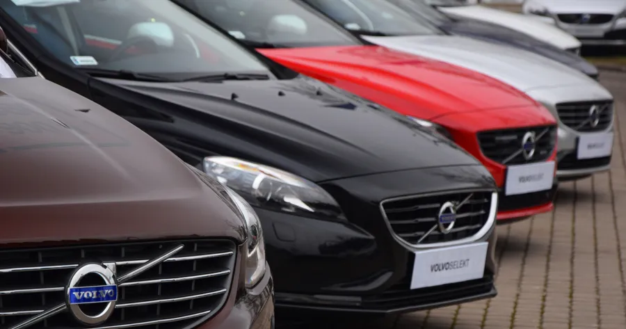 Here’s How to Find the Best Black Friday Luxury Car Deals