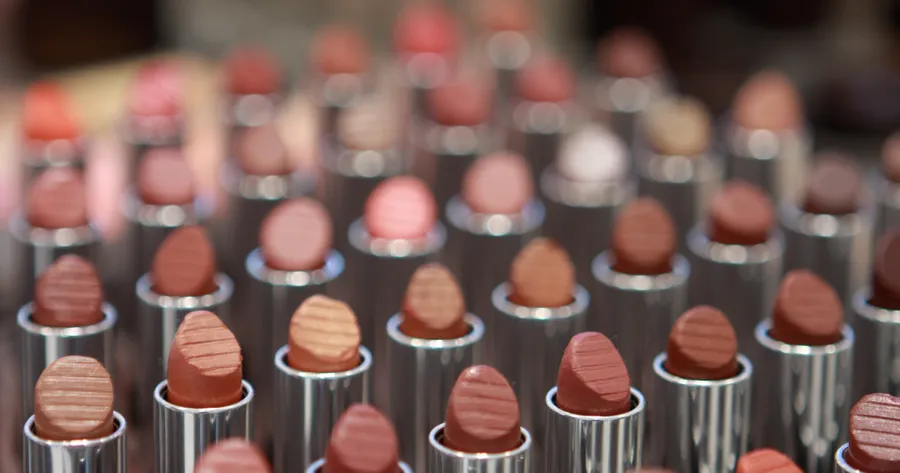 Here’s How You Can Score Free Makeup Samples