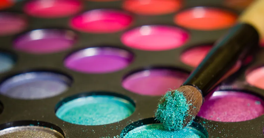 5 Eyeshadows You Need In Your Makeup Bag