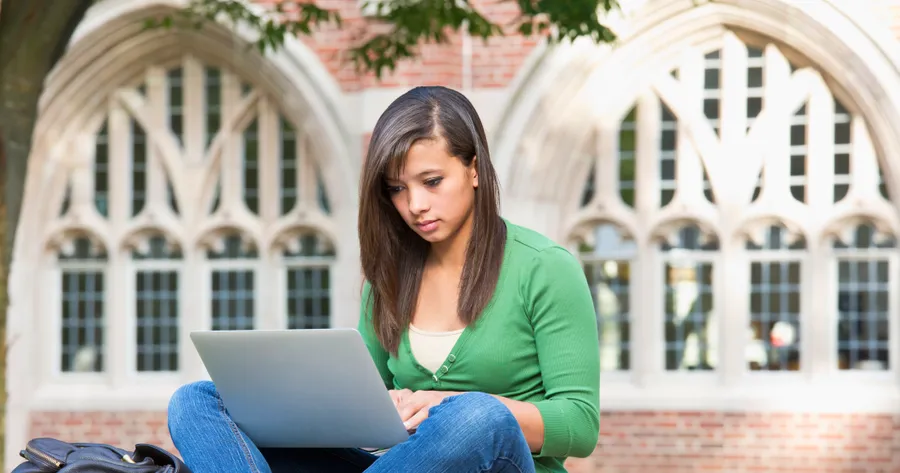 These Colleges Offer Free Laptops