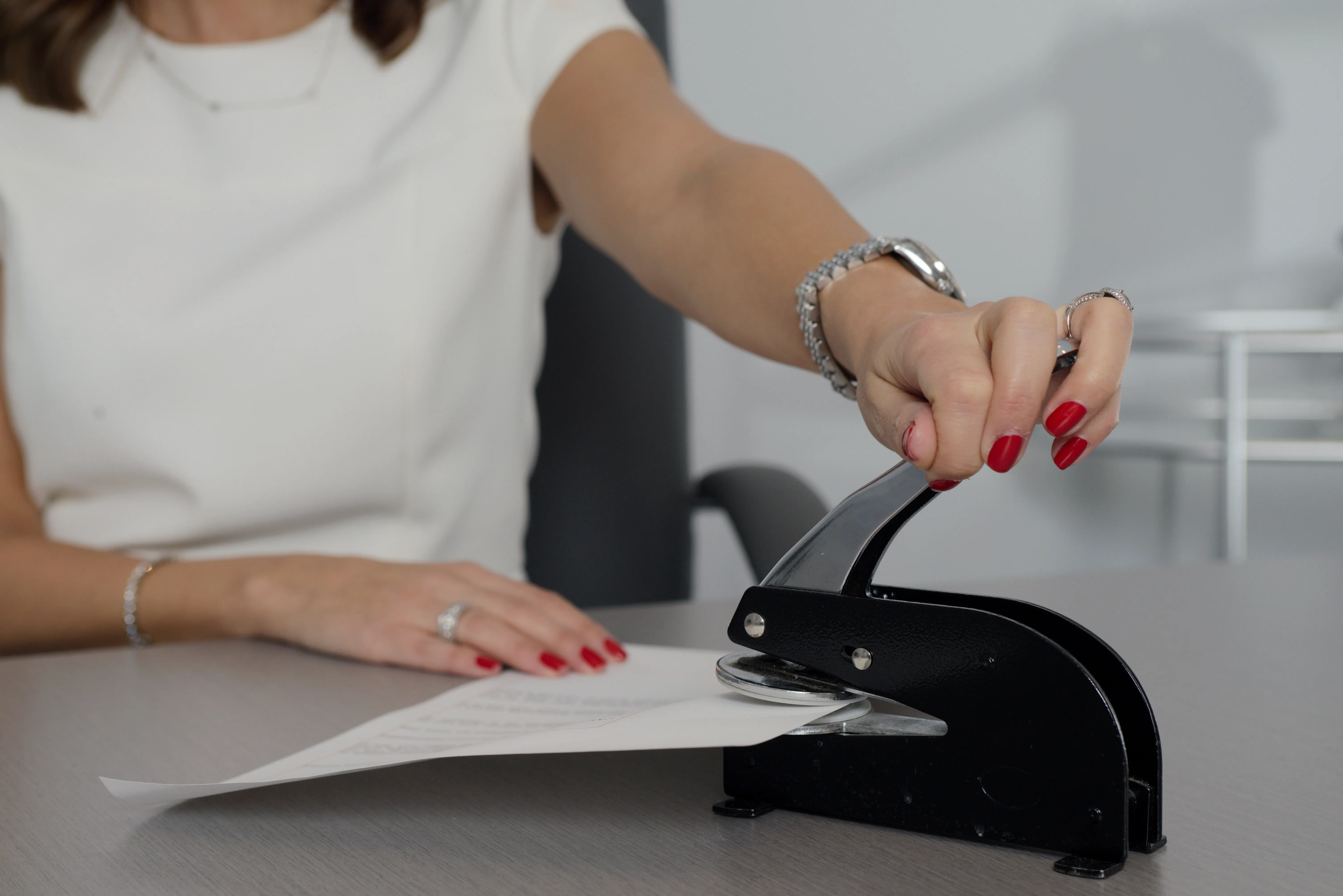 Your Guide to Using the Services of a Notary Public