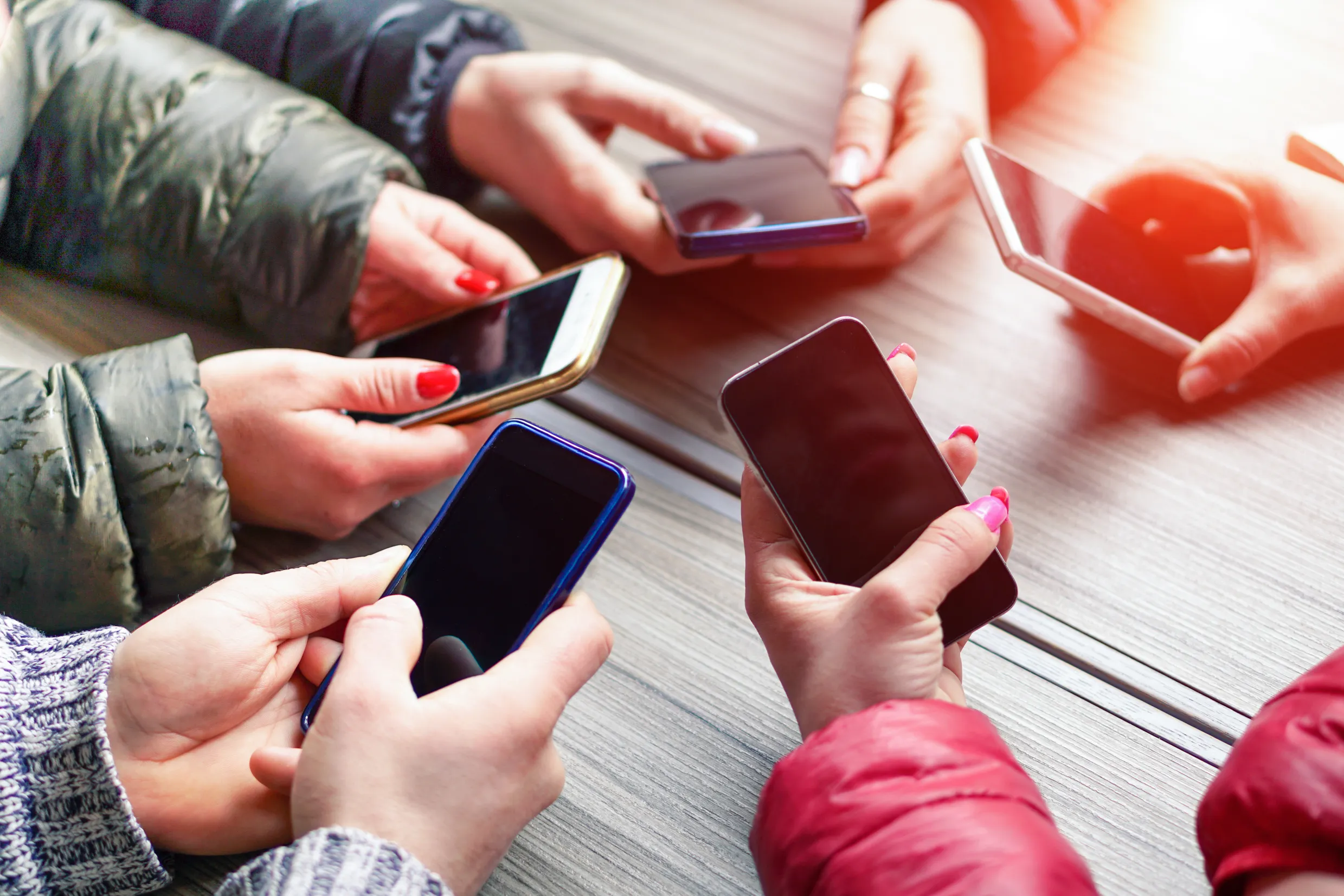 Which Cheap Cell Phone Plans Don’t Suck?