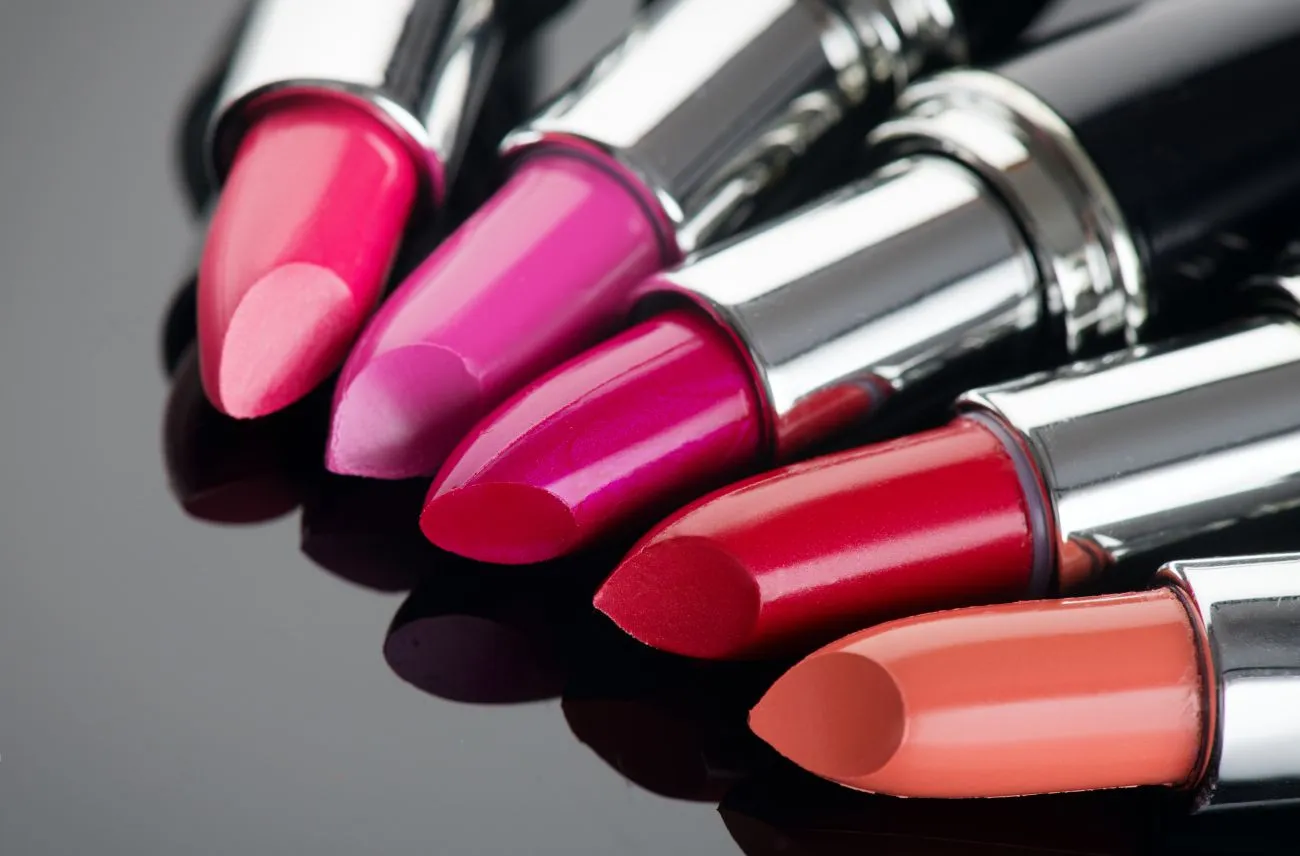 How do I Choose the Best Lipstick Color as a Mature Woman?