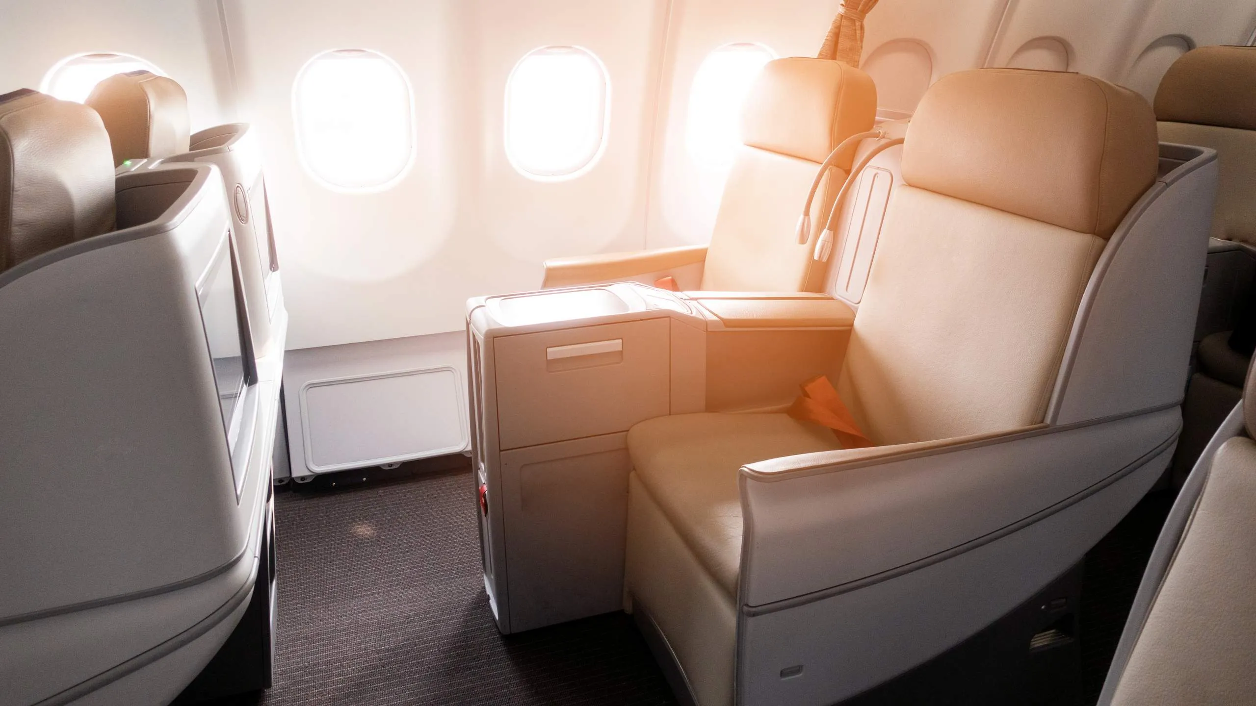 How Can I Find Discounts On Business Class Flights?