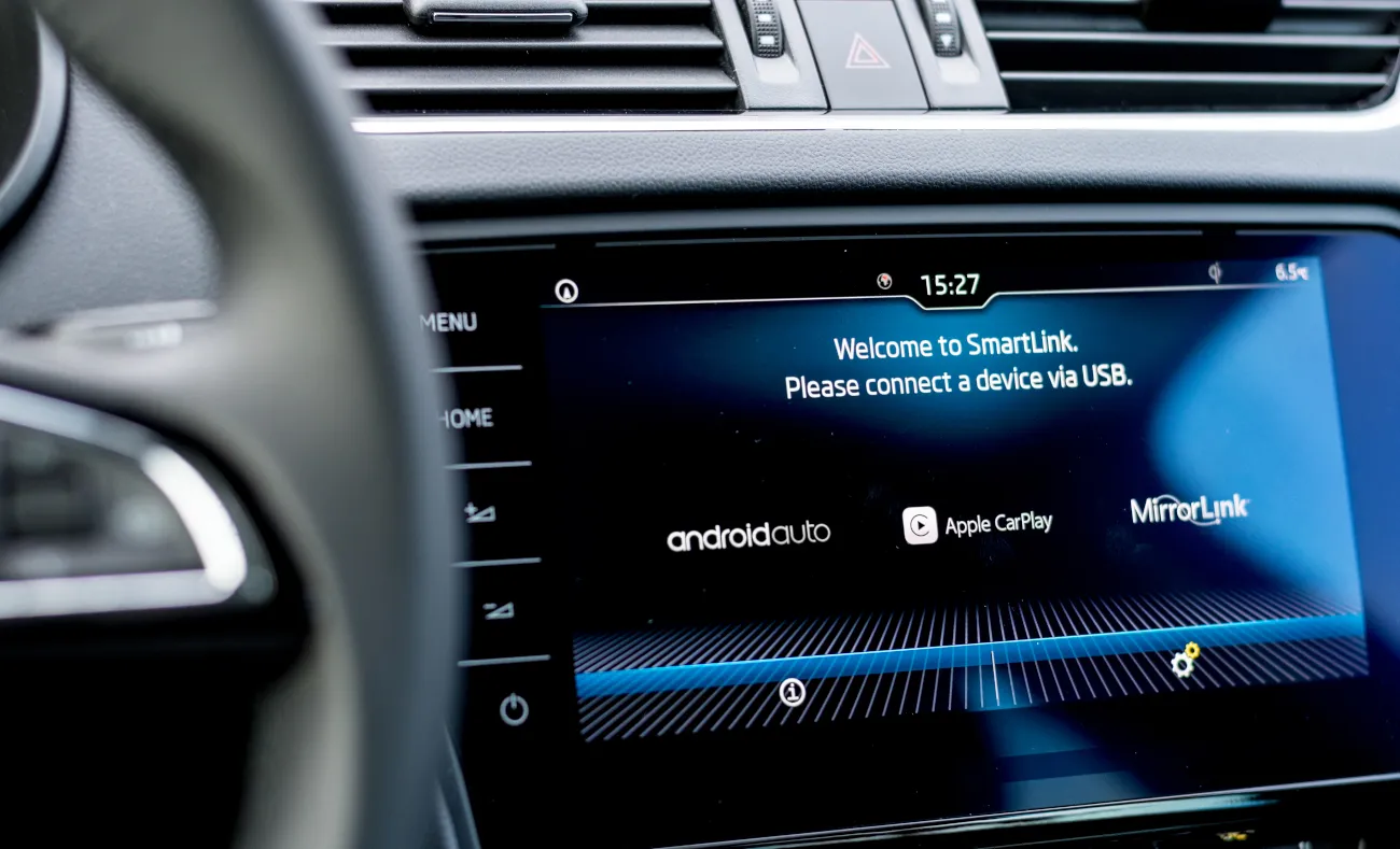 Which is Better: Android Auto or Apple CarPlay? – StuffAnswered