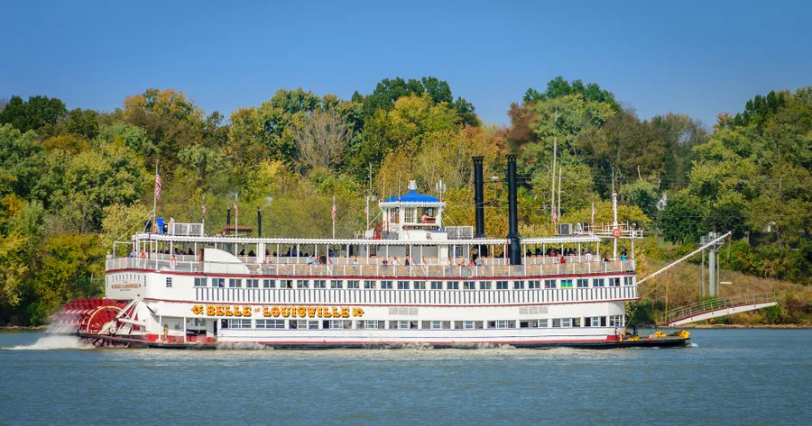 Mississippi River Cruises: Nature, Culture, and Culinary Delights