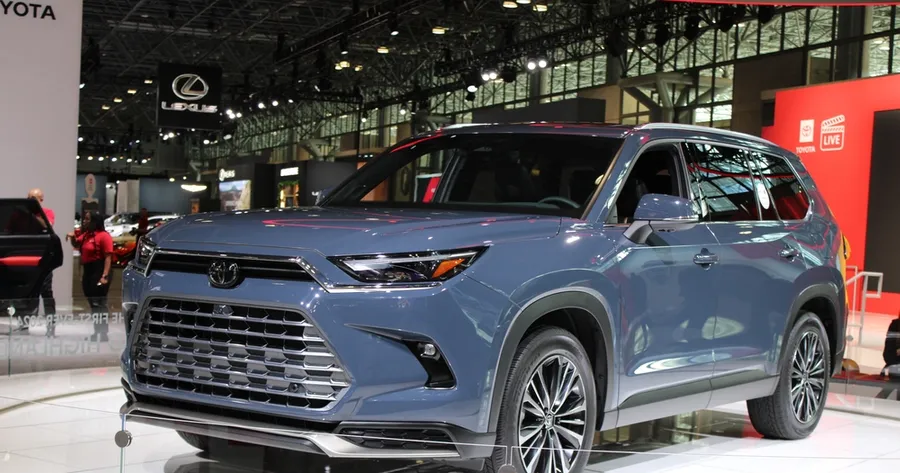 2024 Toyota Highlander and Highlander Hybrid: A Versatile SUV for Every Driver