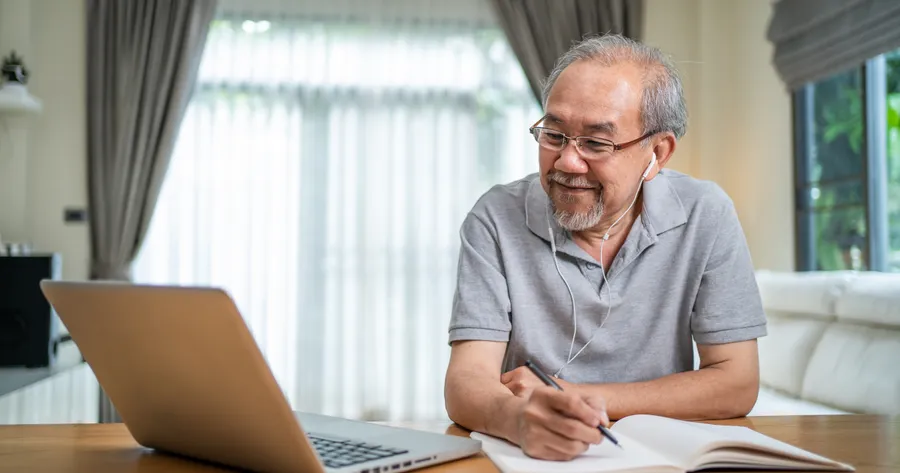 Building New Skills After Retirement With Free Online Classes for Seniors