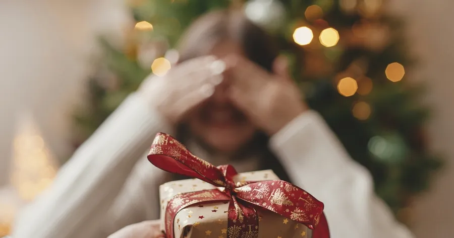 Gifts That Shine, Prices That Don’t: Smart Budgeting Tips for the Holidays