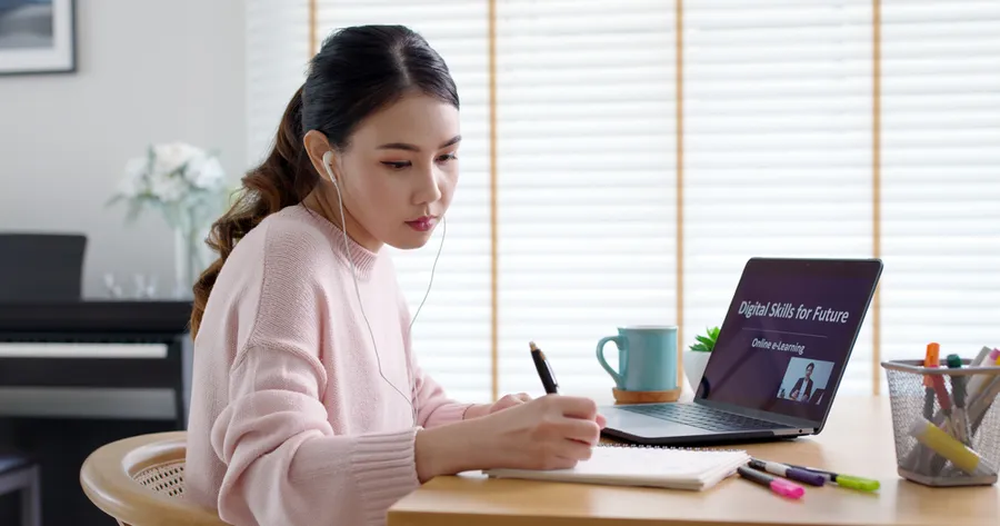 How Flexible Online High School Diplomas Fit Into Busy Lives