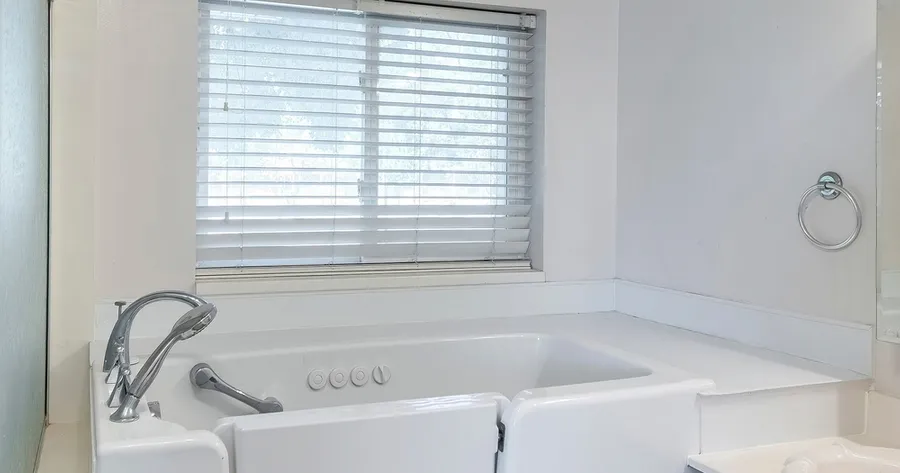 Walk-In Tubs: A Popular Choice for Bathroom Renovations in 2024