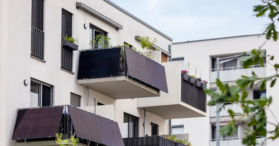 Solar Panels on the Balcony: Costs and Benefits in Great Britain