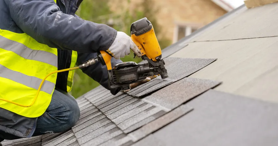 Warning Signs That Your Roof Needs to Be Repaired or Replaced