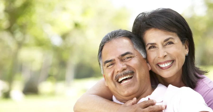 Cómo Ahorrar en Implantes Dentales para Seniors