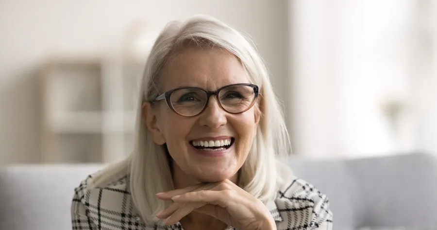 Why Seniors Are Choosing Screw-Less Dental Implants: A Game-Changing Solution