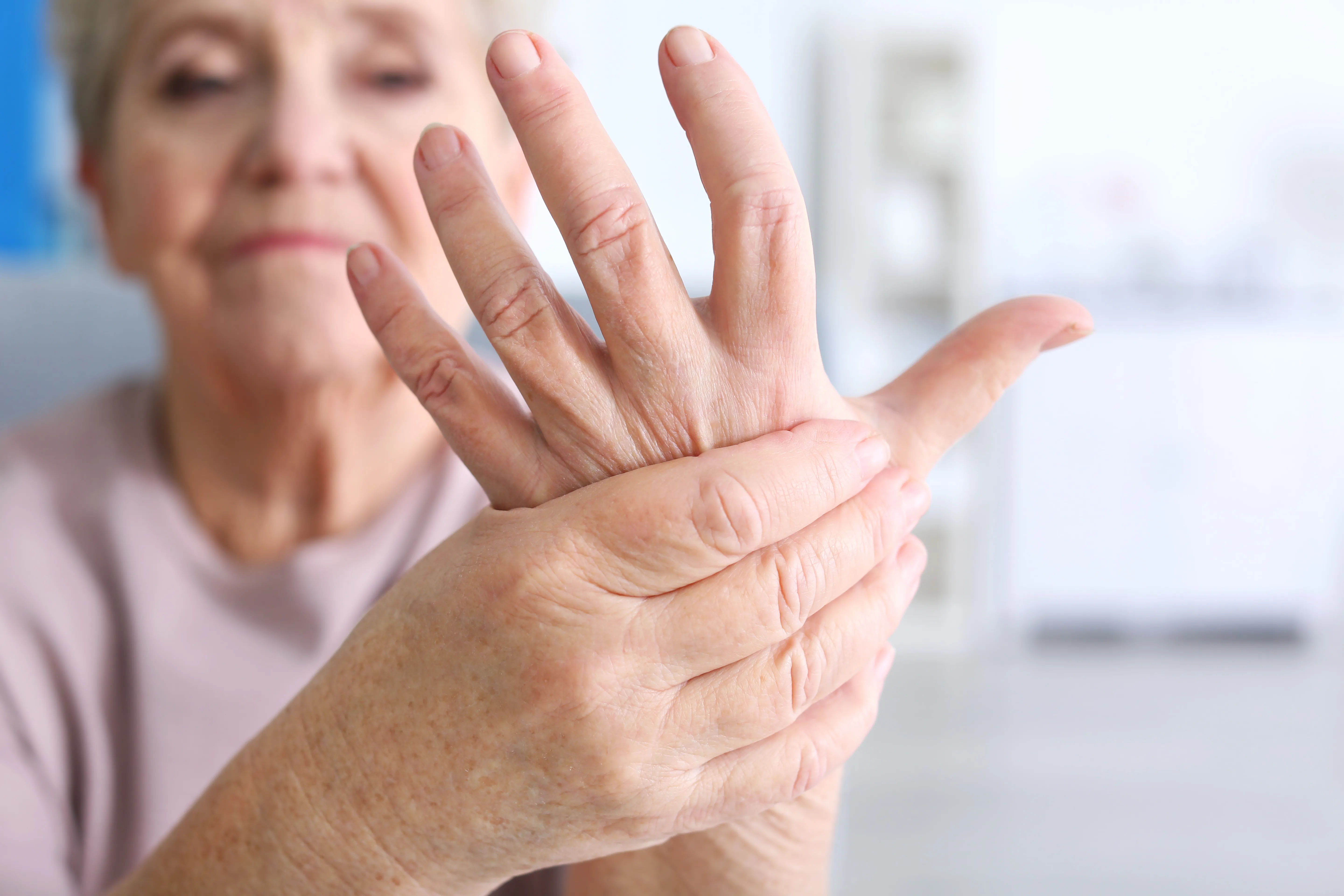 Recognizing the 12 Common Symptoms of Rheumatoid Arthritis