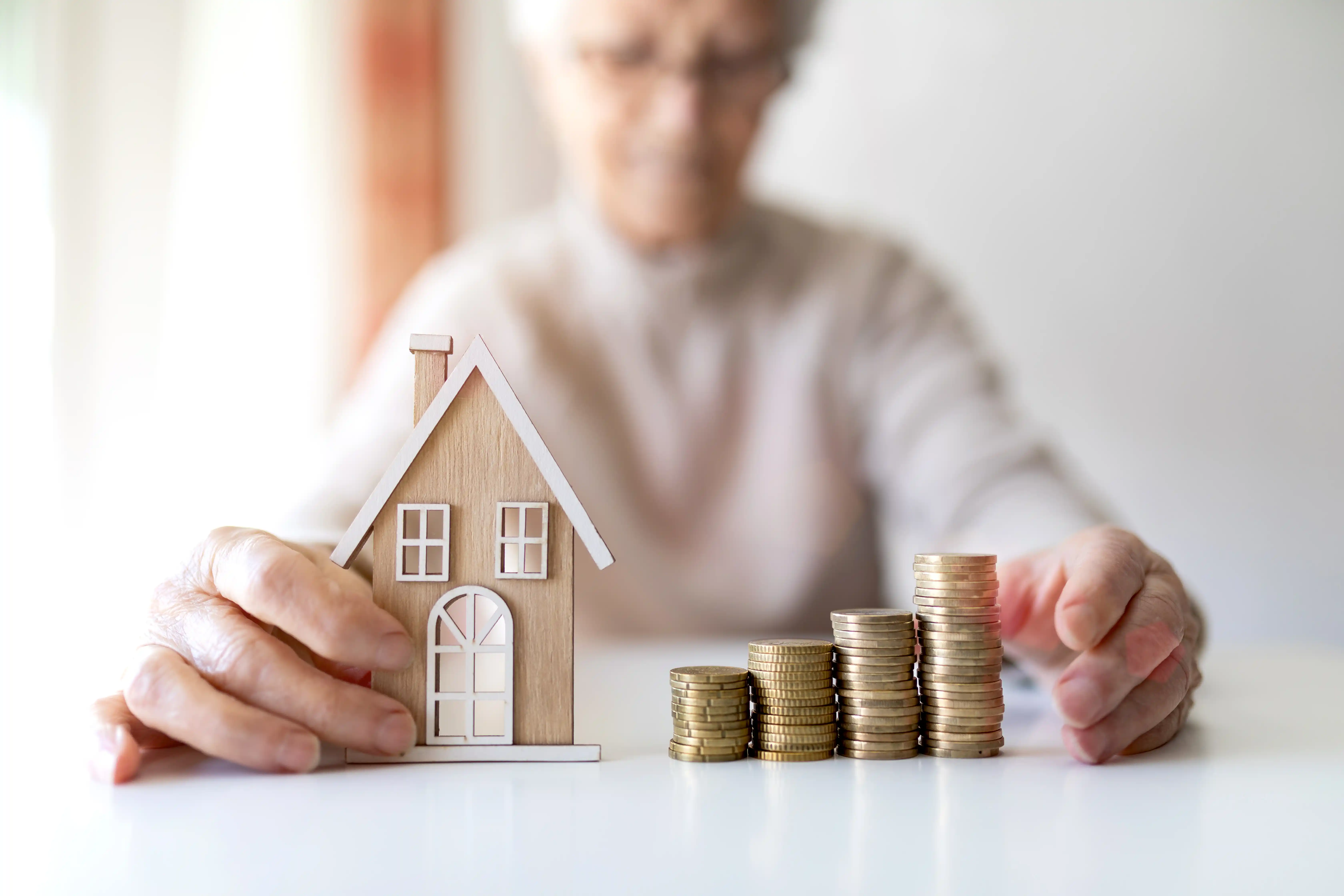 ¿Cuáles son las opciones de vivienda asequible para personas mayores?