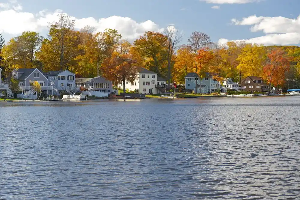 Cheapest Towns To Buy a Lake House in the U.S.