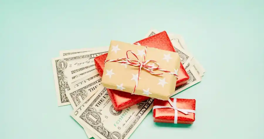 Here’s Who and How Much to Tip at the Holidays (And When To Give Gifts Instead)