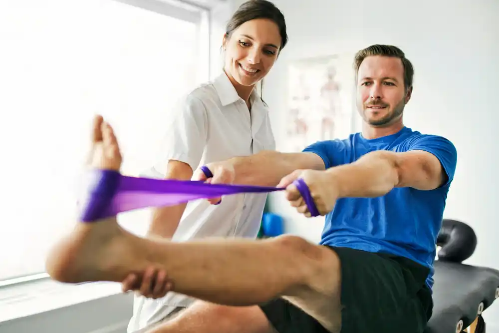 How to Become a Physical Therapist, Plus Accredited Online Schools