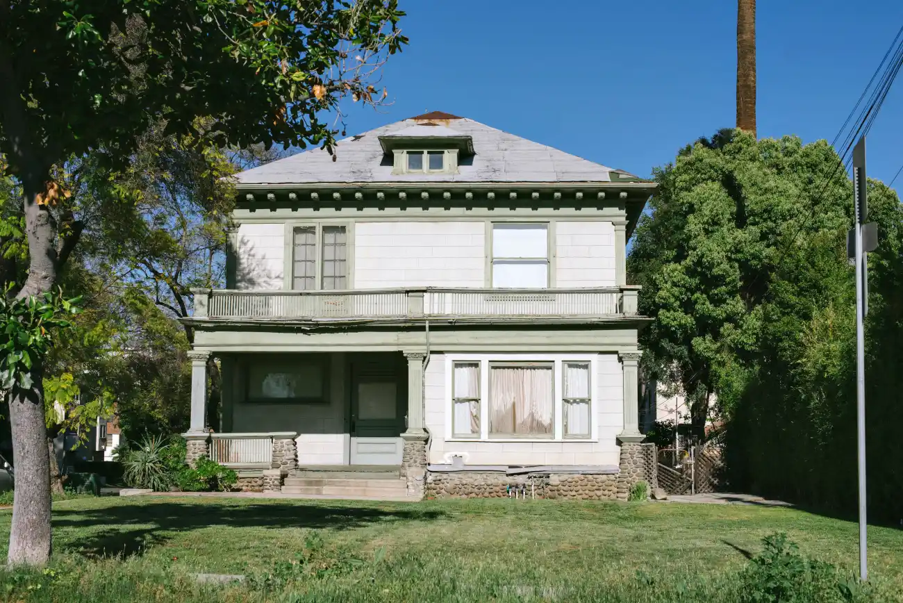 The Risks and Rewards of Investing in Abandoned Homes: What You Need to Know