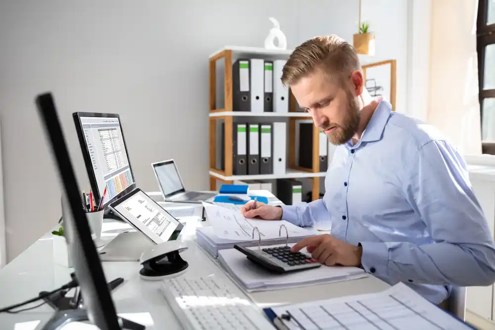 Banking Deadlines You Can’t Miss: End-of-Year Must-Knows for Savers and Investors
